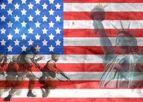 silueta de soldados con la bandera norteamericana al fondo y la imagen de la estatua de libertad