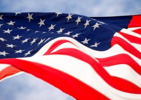 imagen de la bandera norteamericana ondeando. Imagen de Angelique Johnson en Pixabay 