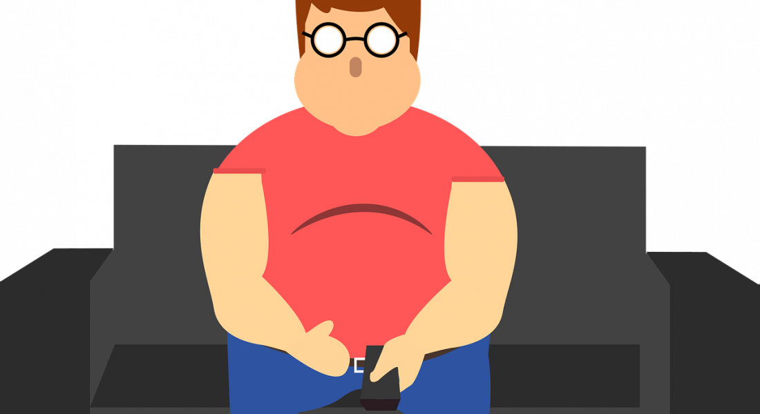 ilustración de un hombre con obesidad sentado en un sofá con un control remoto en las manos